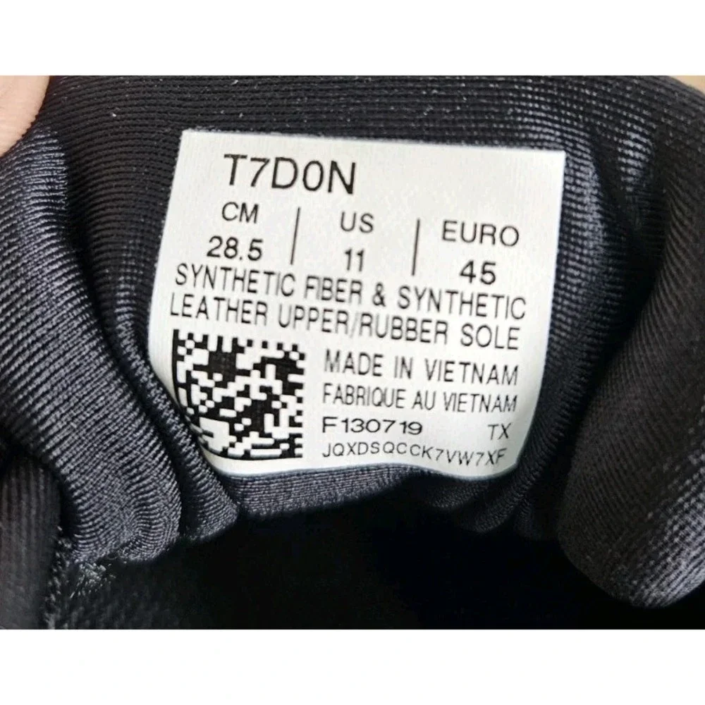 Nike used excellent